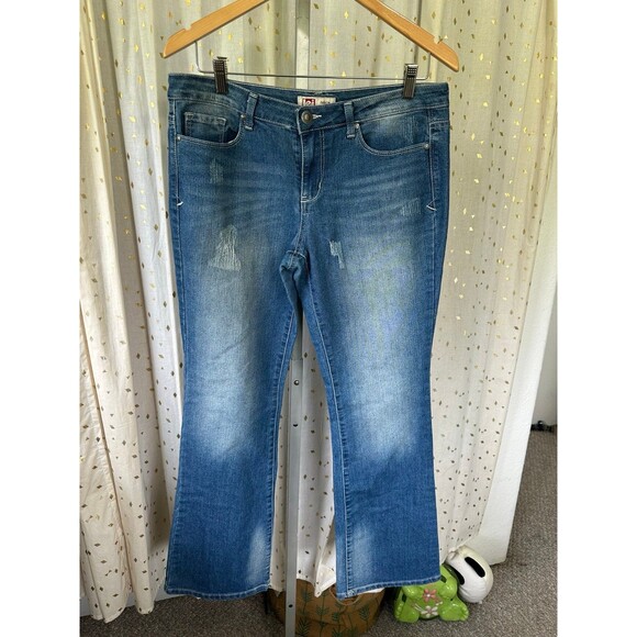 L.E.I. Junior's Felicia Low Rise Distressed Factory Faded Boot Denim Jeans 11 - Picture 2 of 7
